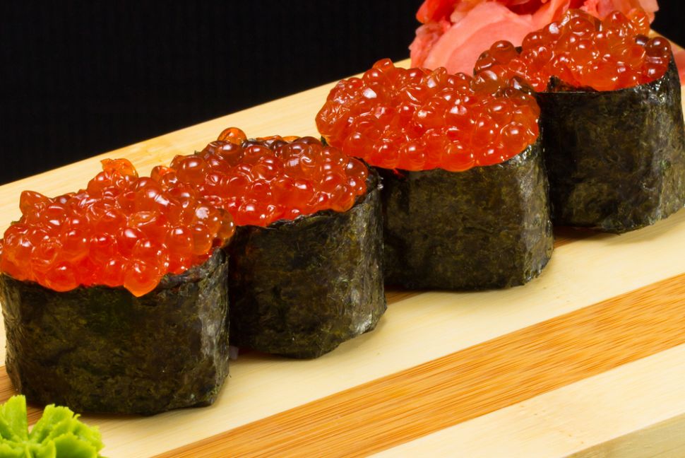 Větší druh sushi, přibližně 25 gramová …