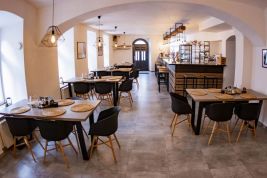 Žárovka Restaurant a Selfie Cafe