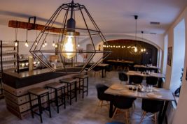 Žárovka Restaurant a Selfie Cafe